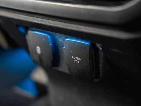 Used 2023 Ford F150 Lariat w/ Equipment Group 502A High image 35