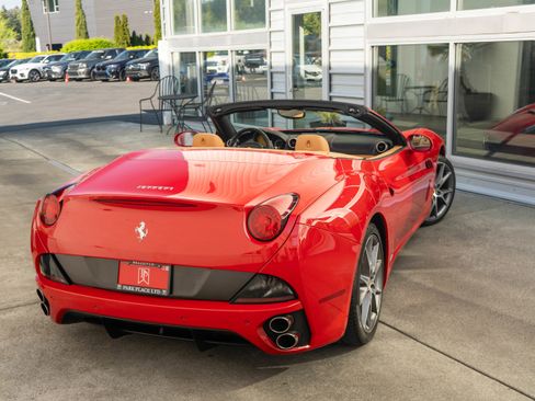 Used 2010 Ferrari California RWD image 6