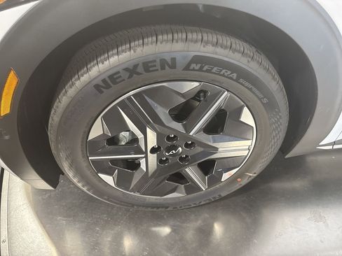 New 2025 Kia EV6 Light image 10