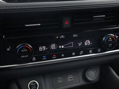 Used 2023 Nissan Rogue Platinum w/ Platinum Premium Package image 21