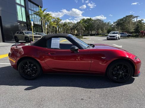 Used 2021 MAZDA MX-5 Miata Club image 6