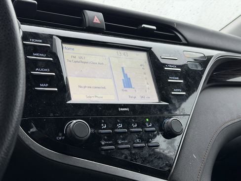 Used 2020 Toyota Camry LE image 20