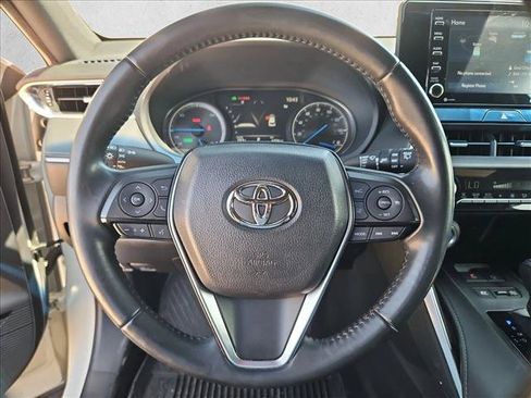 Used 2022 Toyota Venza XLE AWD/4WD image 13