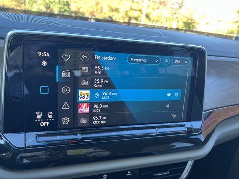 Used 2025 Volkswagen Atlas SE image 21