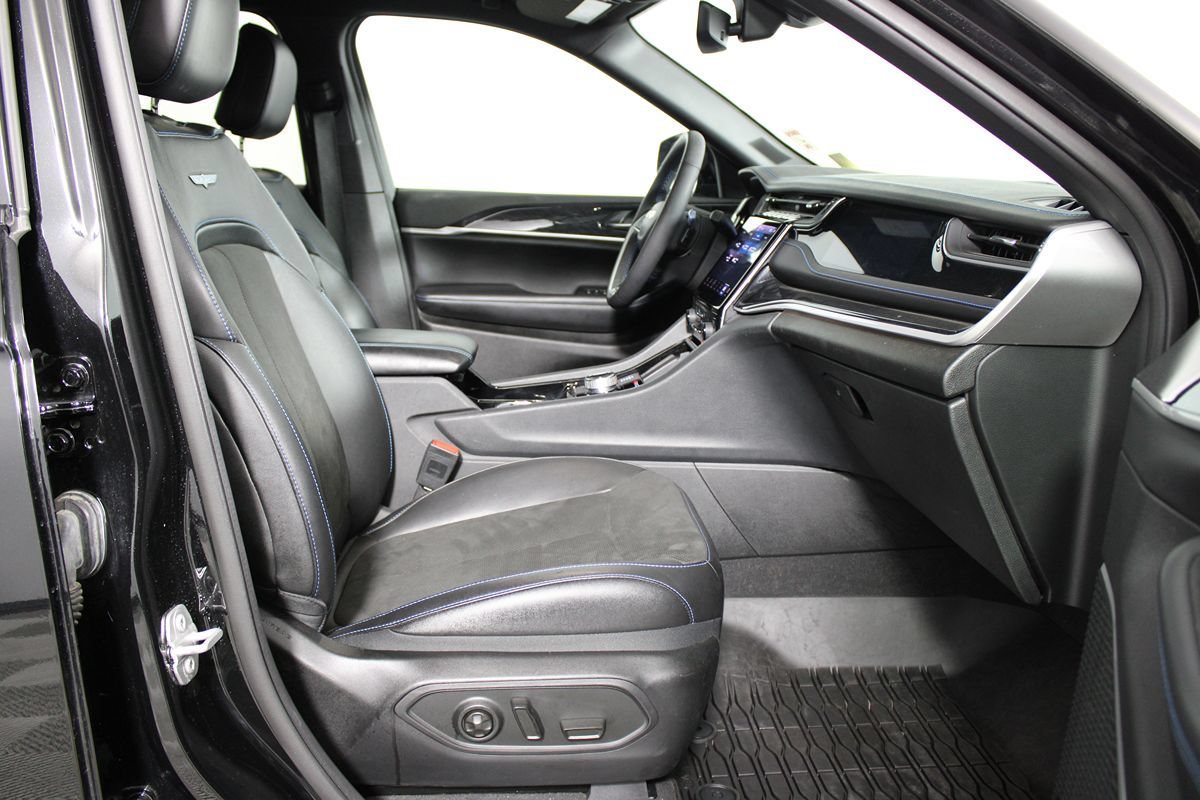 Used 2023 Jeep Grand Cherokee Trailhawk AWD/4WD image 27
