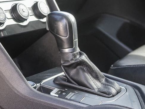 Used 2019 Volkswagen Tiguan SE w/ Panoramic Sunroof Package FWD image 20
