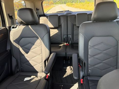 Used 2024 Volkswagen Atlas SE FWD image 13