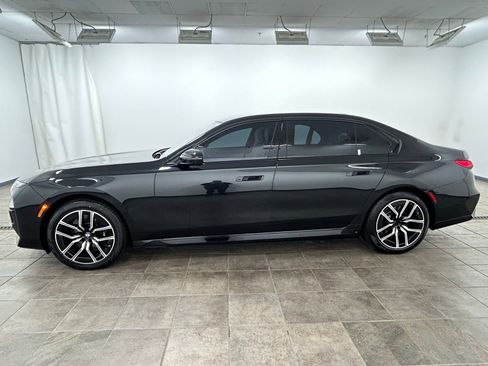 Used 2023 BMW 760i xDrive image 2