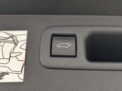 Used 2023 Toyota Highlander Bronze Edition image 29