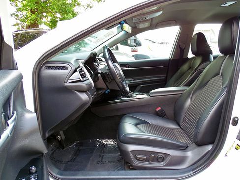 Used 2020 Toyota Camry SE FWD image 16
