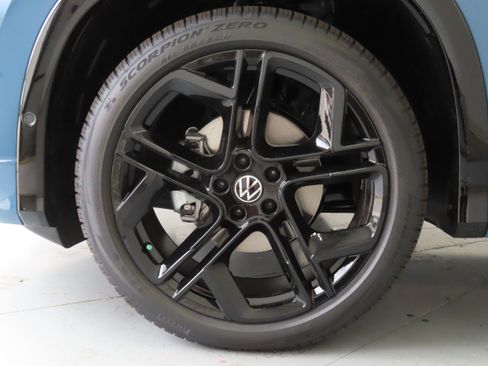 New 2026 Volkswagen Tiguan SE R-Line image 29