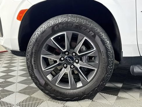 Used 2023 Chevrolet Tahoe Z71 w/ Luxury Package AWD/4WD image 34