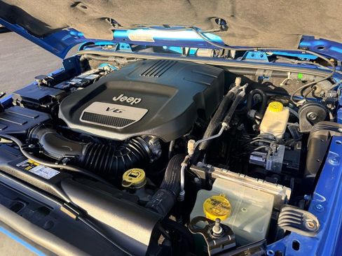 Used 2015 Jeep Wrangler Unlimited Sahara w/ Connectivity Group image 30