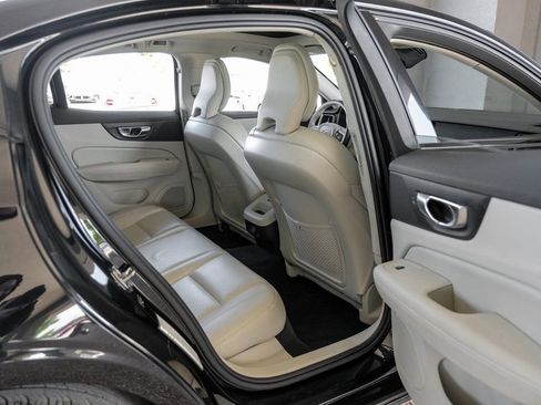 Used 2021 Volvo S60 T5 Momentum image 40