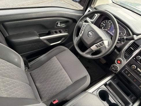 Used 2021 Nissan Titan SV w/ SV Convenience Package AWD/4WD image 18