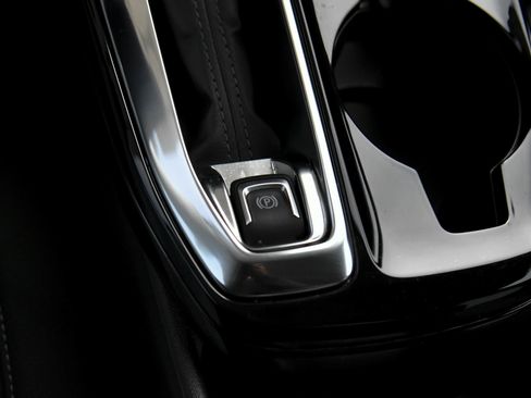 Used 2025 Chevrolet Trax LT w/ LT Convenience Package image 28