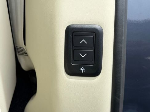 Used 2024 Land Rover Range Rover Long Wheelbase SE AWD/4WD image 34