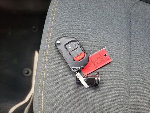 Used 2025 Jeep Wrangler Unlimited Sahara AWD/4WD image 27