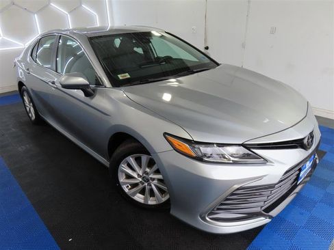 Used 2023 Toyota Camry LE image 5