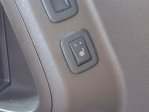 Used 2014 Chrysler Town & Country Limited w/ Luxury Group FWD image 24