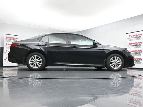 Used 2025 Toyota Camry LE image 24