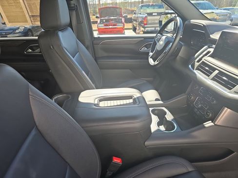Used 2024 Chevrolet Suburban LT image 10