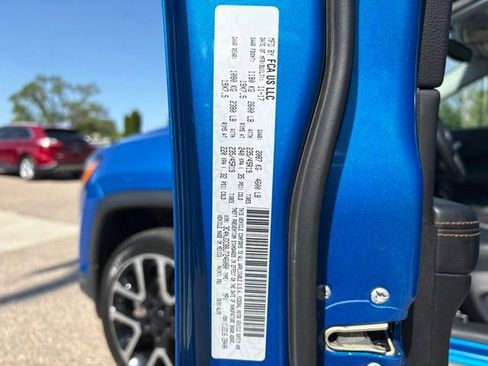 Used 2018 Jeep Compass Limited w/ Safe & Security Group AWD/4WD image 39