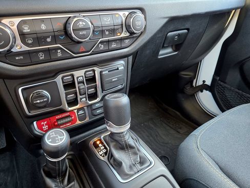 New 2025 Jeep Gladiator Sport AWD/4WD image 16