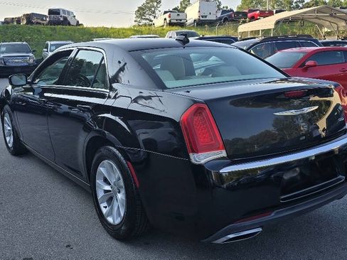 Used 2015 Chrysler 300 Limited RWD image 7