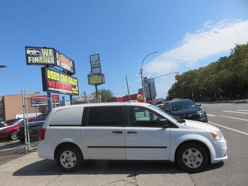 Used 2013 RAM C/V Tradesman FWD image 9