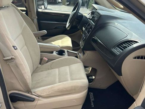 Used 2014 Dodge Grand Caravan SXT FWD image 2