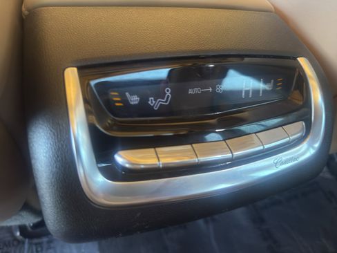 Used 2022 Cadillac XT6 Sport w/ Platinum Package image 19