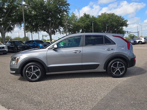 Certified 2025 Kia Niro LX FWD image 5
