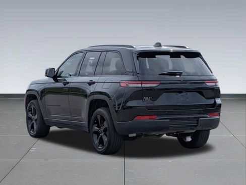 Used 2023 Jeep Grand Cherokee Altitude AWD/4WD image 4
