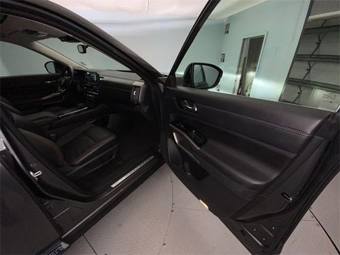 Used 2022 Nissan Pathfinder Platinum w/ Cargo Package image 26