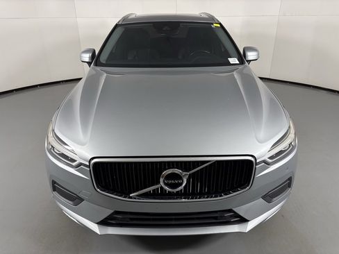 Used 2018 Volvo XC60 T6 Momentum w/ Vision Package image 3