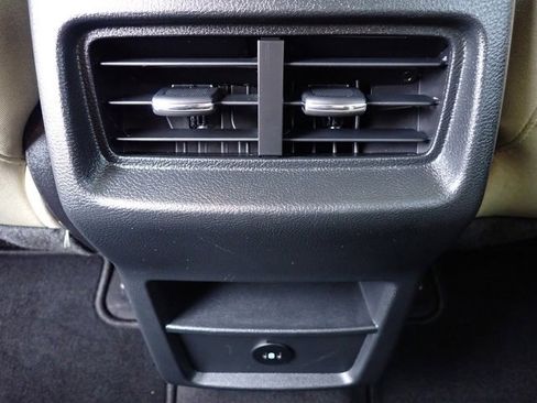 Used 2022 Ford Edge SE w/ Black Appearance Package image 18