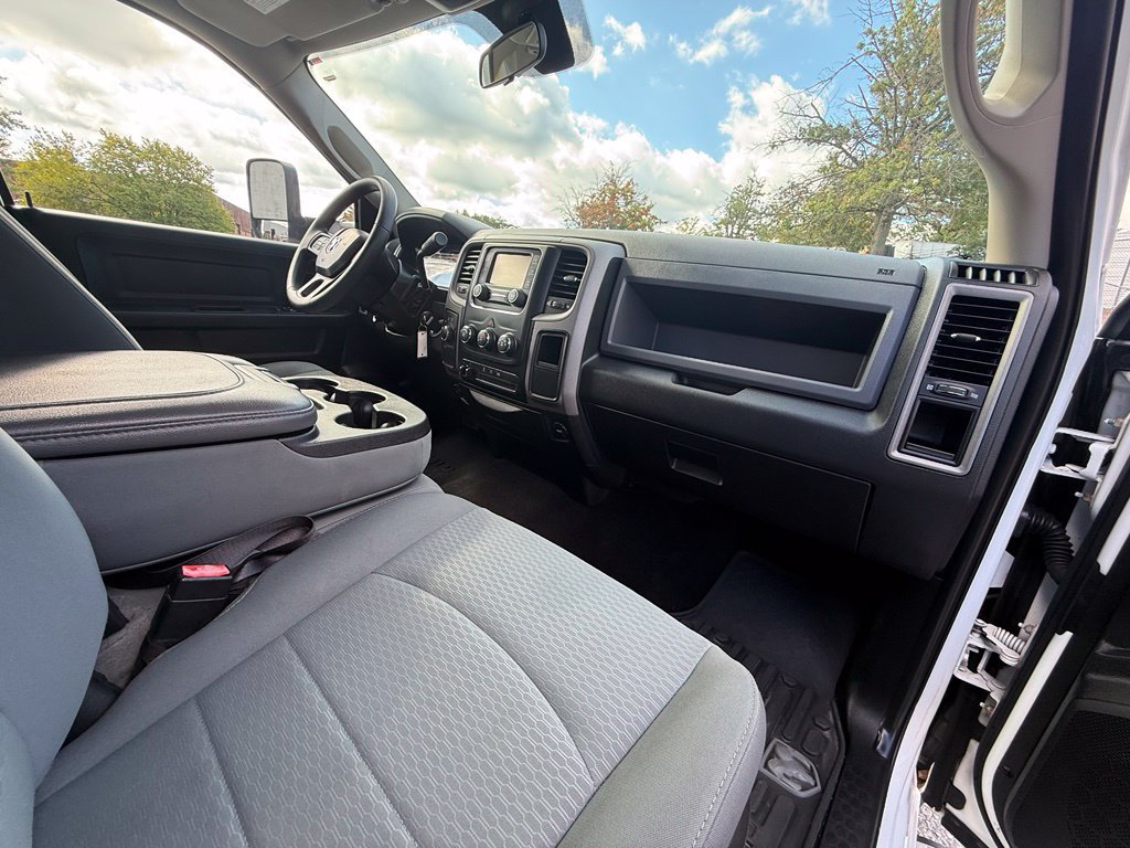 Used 2018 RAM 3500 Tradesman w/ Chrome Appearance Group AWD/4WD image 27