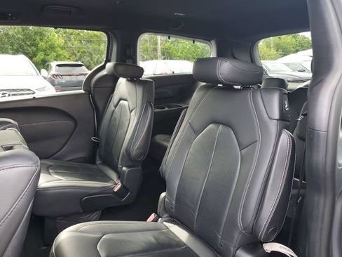 Used 2020 Chrysler Pacifica Touring-L Plus FWD image 23