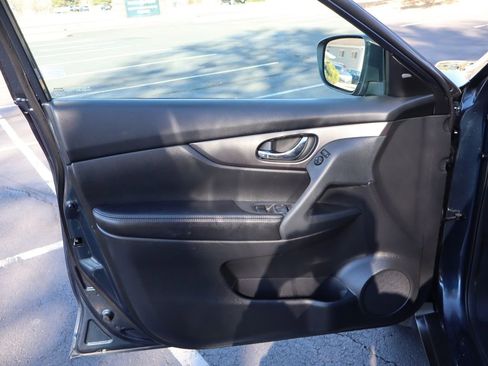 Used 2015 Nissan Rogue SV w/ SV Premium Package image 23