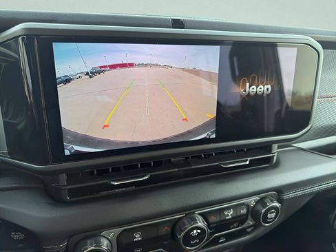 Used 2024 Jeep Wrangler Unlimited Rubicon image 26