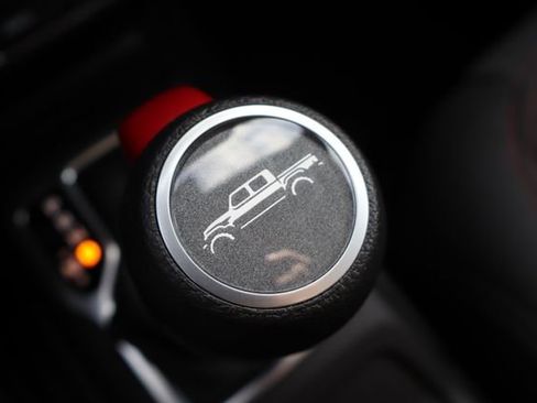 Used 2024 Jeep Gladiator Rubicon image 25