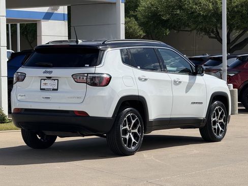 Used 2025 Jeep Compass Limited image 4