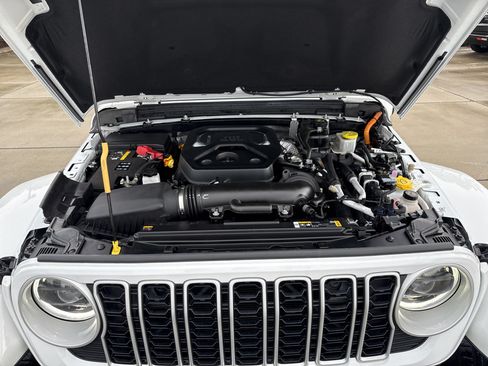 Used 2024 Jeep Wrangler Unlimited Sahara AWD/4WD image 32