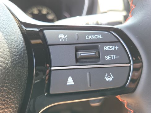 Used 2025 Honda Pilot Sport image 25