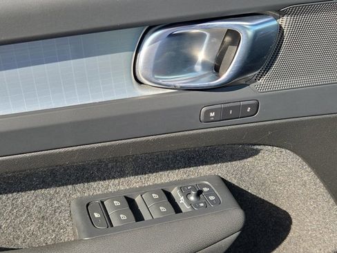 Used 2024 Volvo XC40 B5 Core image 21