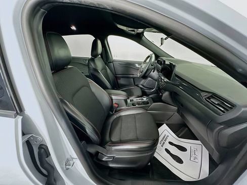 Certified 2025 Ford Escape ST-Line w/ Equipment Group 301A FWD image 33