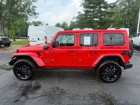 Used 2025 Jeep Wrangler Unlimited Sahara w/ Safety Group AWD/4WD image 7