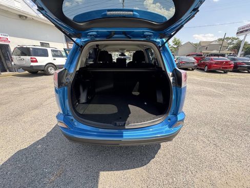 Used 2018 Toyota RAV4 LE AWD/4WD image 36
