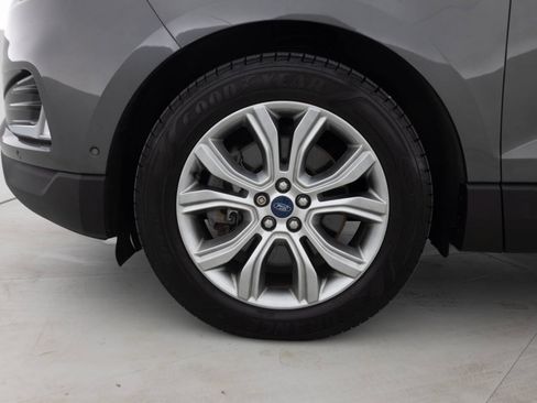 Used 2019 Ford Edge Titanium w/ Equipment Group 301A AWD/4WD image 17